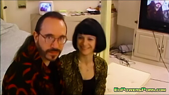 Ed Powers E Nona Mejone Se Envolvem Em Beijos Apaixonados E Intensos Por Trás Do Sexo