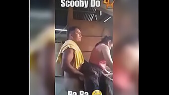 Scooby的性感伴侣在行动中