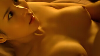 Koreansk skuespillerinde Cho Yeo-Jeong's hotte scene i filmen "The Concubine" med brystvorte- og numseeksponering