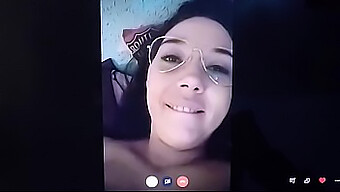 Madura Española Satisface La Fantasía De Un Fan En La Webcam