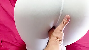 Feticismo Del Legging Bianco E Amatoriale Si Fa La Pipì In Pov