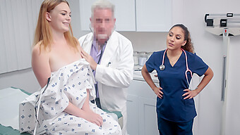 ثلاثي لـ Pervdoctor مع فتاة جميلة وممرضتها