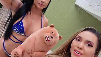 Bermain Teddy Bear dan Memek Lesbian dalam Video Boliviaanamimi