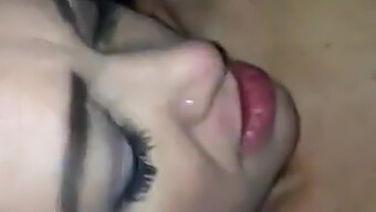 MILF Sweden mencapai orgasme dari seks anal dalam video buatan sendiri