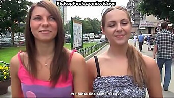 Dos chicas preciosas tienen sexo intenso al aire libre