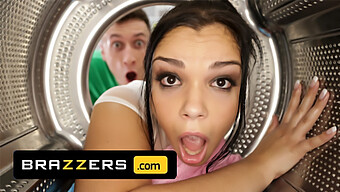 صدور صوفيا لي الكبيرة تحصل على تمرين في هذا الفيديو من Brazzers