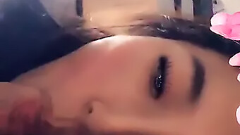 아시아 십대가 Snapchat에서 구강 쾌감을 선사합니다