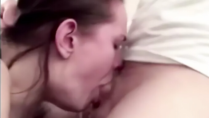 A promiscuous woman receives intense oral sex and ejaculates on her throat