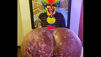 A Beleza De Bunda Grande Victoria Cakes Dá A Gibby The Clown Um Presente Para Lembrar