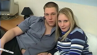 Das Erste Hardcore Video Von Teen Claudia Mit Küssen Und 18-Jährigen Girls