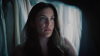 As Sobras: A Buceta De Liv Tyler Em Um Vídeo Bizarro E Selvagem