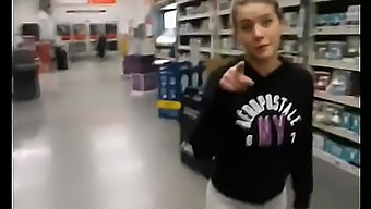 Amatør blowjob i Walmart