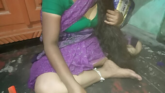 Hot Indian Mature Woman Urinates In Solo Video