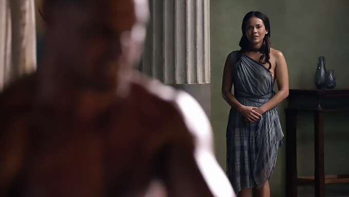 Una collezione di scene hot della prima stagione di Spartacus, con attori e attrici americane e internazionali come Lucy Lawless, Lesley-Ann Brandt e Viva Bianca