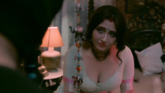 インドの巨乳と巨尻を披露するmukherjeeの誘惑的な映像!