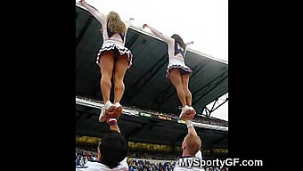 Unge Cheerleaders I Sexy Stillinger