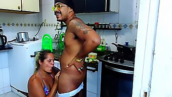 Tive Um Caso Com Um Homem Negro Enquanto Casada Com Minha Esposa Alemã. A Camisinha Rompeu E Fiquei Grávida De Seu Filho. Com Uma Bunda Latina Vermelha, Um Homem Negro E Um Fetiche Por Sexo Amador