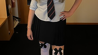 Ed En Pam'S Hete Ontmoeting: Britse Amateur Milf Geneukt In Schooluniform