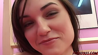 Sasha Grey ผจญภัยทางทวารหนักกับรูตูดแน่นของเธอ