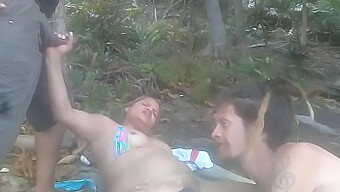 Pertemuan Di Pantai Awam Dengan Pasangan Dan Threesome Dengan Amatur Brazil