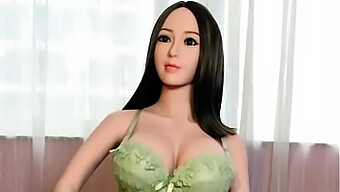 Boneka Seks Asia Dalam Bikini Hijau Bercinta Dari Belakang