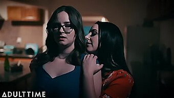 Cinta Lesbian Yang Penuh Gairah: Jay Taylor Dan Angela White Terlibat Dalam Aksi Scissor Yang Intens