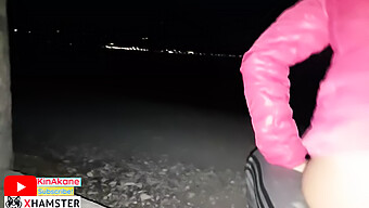 Teenagepige Giver Mig Et Blowjob, Og Vi Har Sex På En Strand Under Ferien