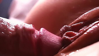 Intense close-up van poesje neuken met slow motion en cumshot