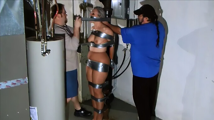 L'attrait du bondage: Duct tape fétiche