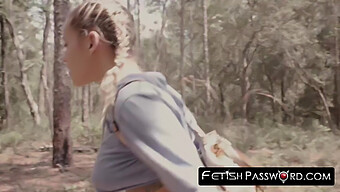 ¡la Adolescente (18+) Marsha May Experimenta Una Intensa Corrida Facial En El Bosque!