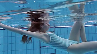 Anna Netrebkos Unterwasser-Solo-Schwimmen und Softcore-Display