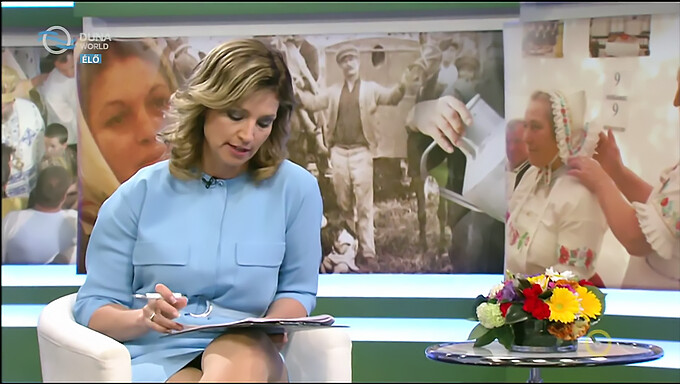 Eva Novodomszky'nin Sıcak TV hosting seansı