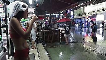 Heimlich Gefilmt: Thailändische Teens, Die Sich In Pattaya Sexuellen Aktivitäten Hingeben