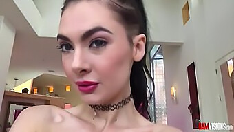 Marley Brinx Yang Masih Muda Siap Untuk Bermain Anal Yang Intens