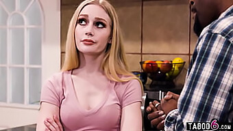 El Padrastro Negro Interracial Y Su Hijastra Rubia Emma Starletto Se Involucran En Sexo Hardcore Y Lamidas De Coño