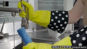 Brazzers predstavuje horúcu scénu s Elsou Jean, Osou Lovely a F v drsnej análnej akcii