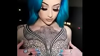 Il Tatuaggio Più Grande Su Una Donna È Uno Spettacolo Da Non Perdere