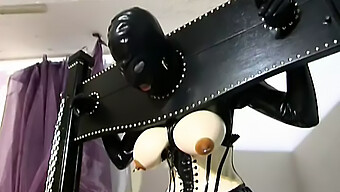 18+ Bdsm: ผูกฉันและเย็ดฉันในชุดยางของฉัน