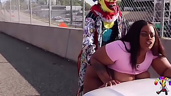 Gibby De Clown Heeft Hete Autoseks Met Een Sexy Vrouw Op De Drukste Snelweg Van Atlanta